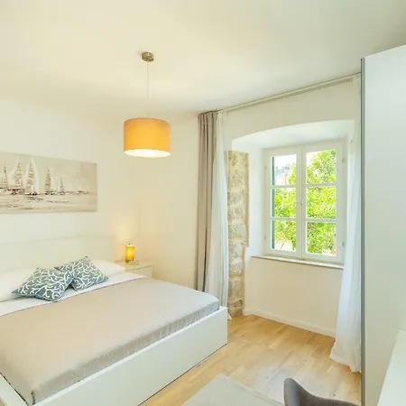 Hedera Estate, Hedera Iv *