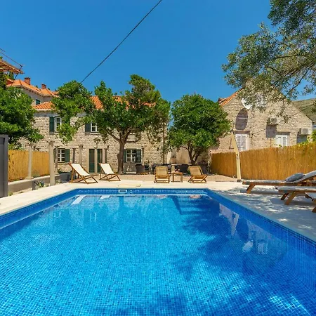 Hedera Estate, Hedera Iv *