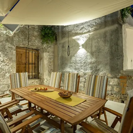 Hedera Estate, Hedera Iv Βίλα