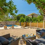 Hedera Estate, Hedera Iv Villa *