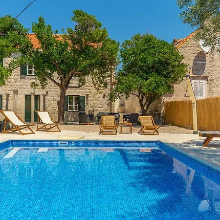 Hedera Estate, Hedera Iv *