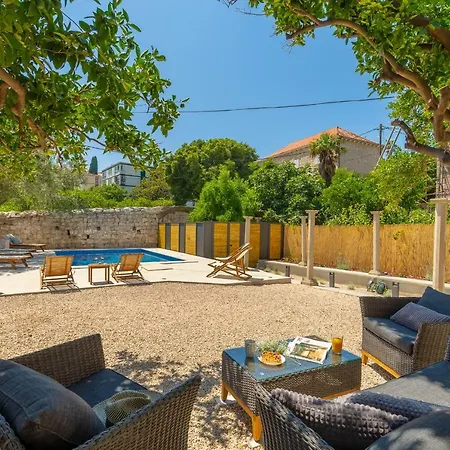 Hedera Estate, Hedera Iv Villa *