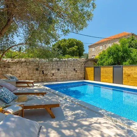 Hedera Estate, Hedera Iv Villa