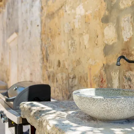 Hedera Estate, Hedera Iv Villa *