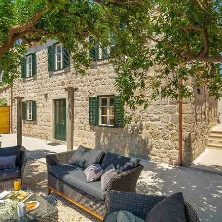 Hedera Estate, Hedera Iv Villa *