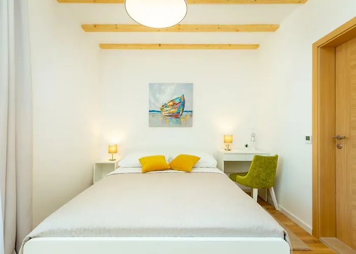 Hedera Estate, Hedera Iv *