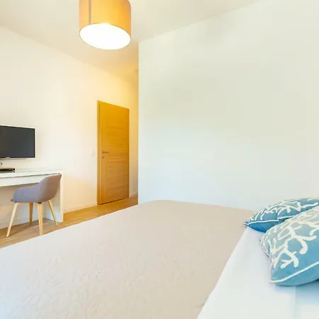 Hedera Estate, Hedera Iv *