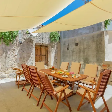 Hedera Estate, Hedera Iv Ragusa