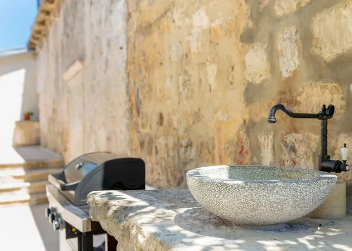 Hedera Estate, Hedera Iv Villa *