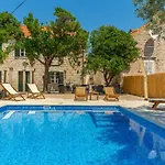 Hedera Estate, Hedera Iv *