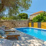 Hedera Estate, Hedera Iv Villa