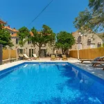 Hedera Estate, Hedera Iv *
