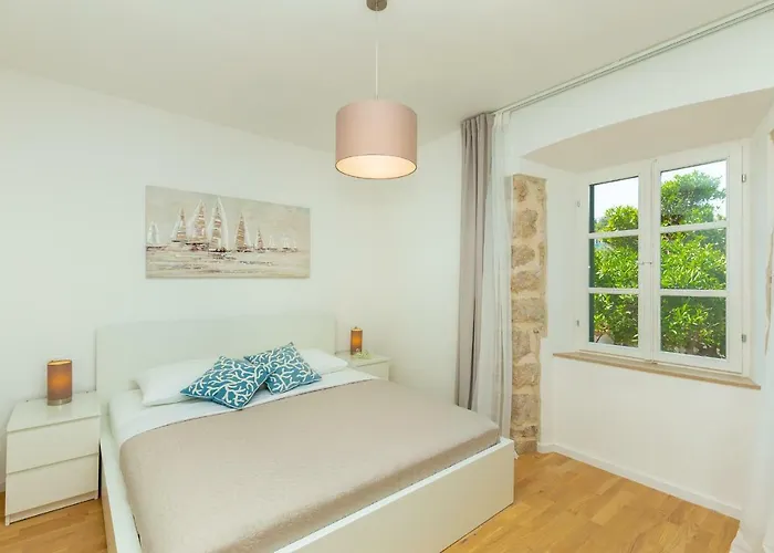 Hedera Estate, Hedera Iv Vila