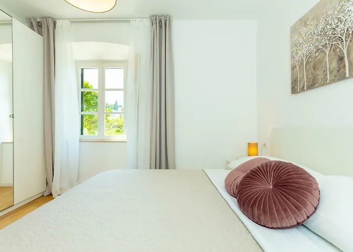 Hedera Estate, Hedera Iv Vila