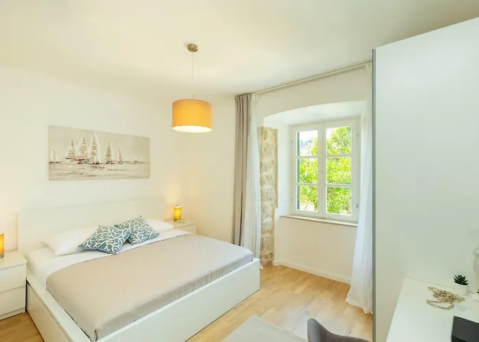 Hedera Estate, Hedera Iv *