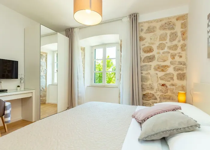 Vila Hedera Estate, Hedera Iv