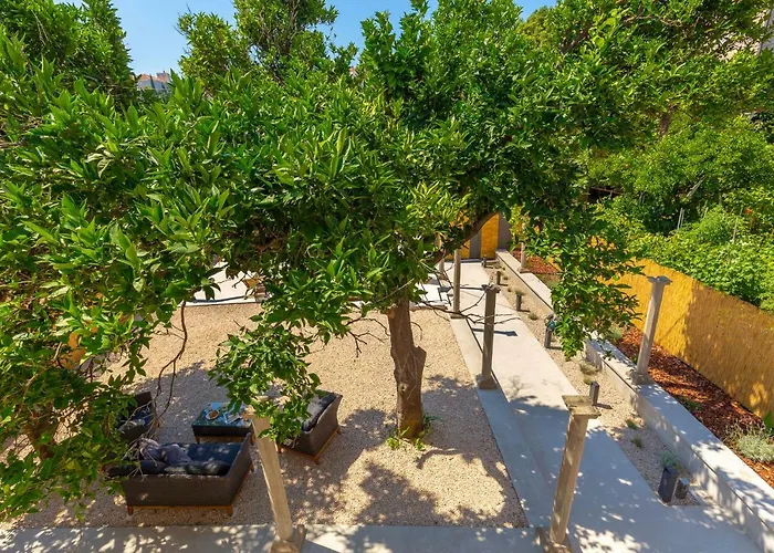 Vila Hedera Estate, Hedera Iv *